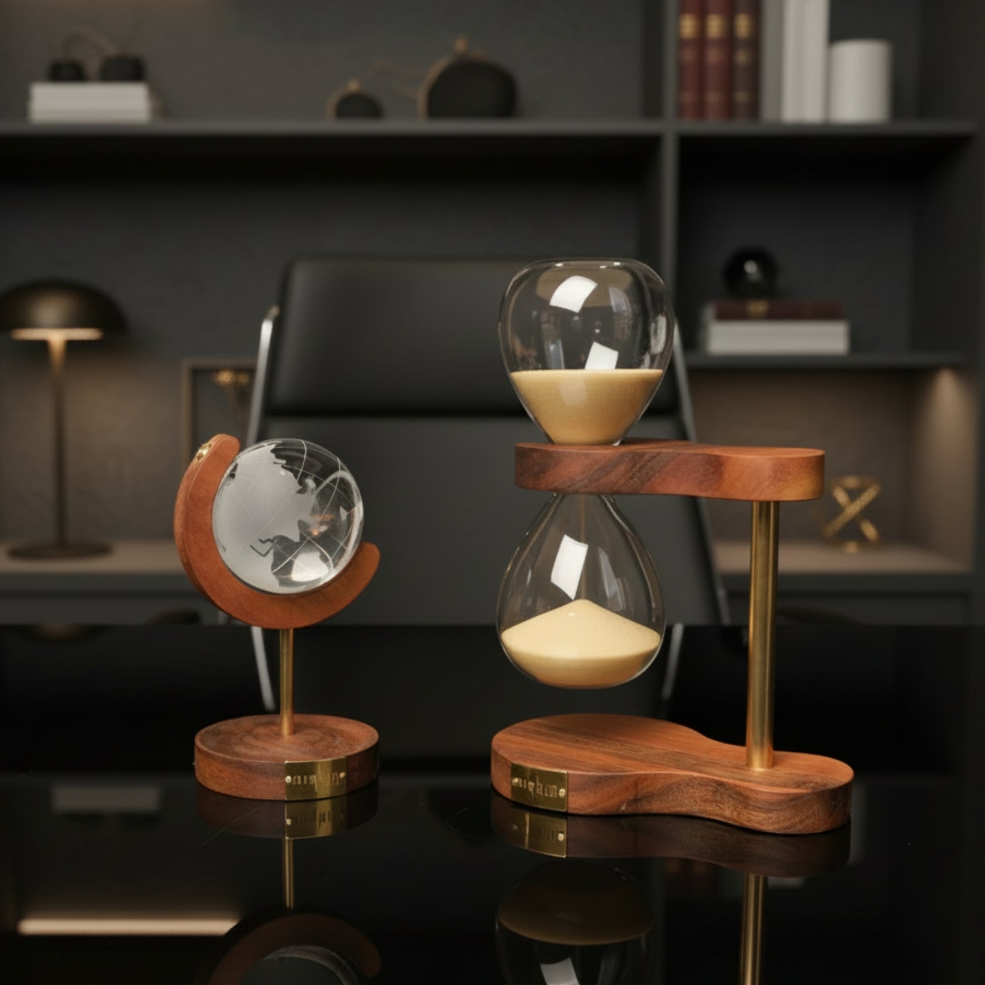 Axis Duo – Masif Ceviz ve Pirinçten Lüks Ofis Aksesuar Seti (Küre & Kum Saati)