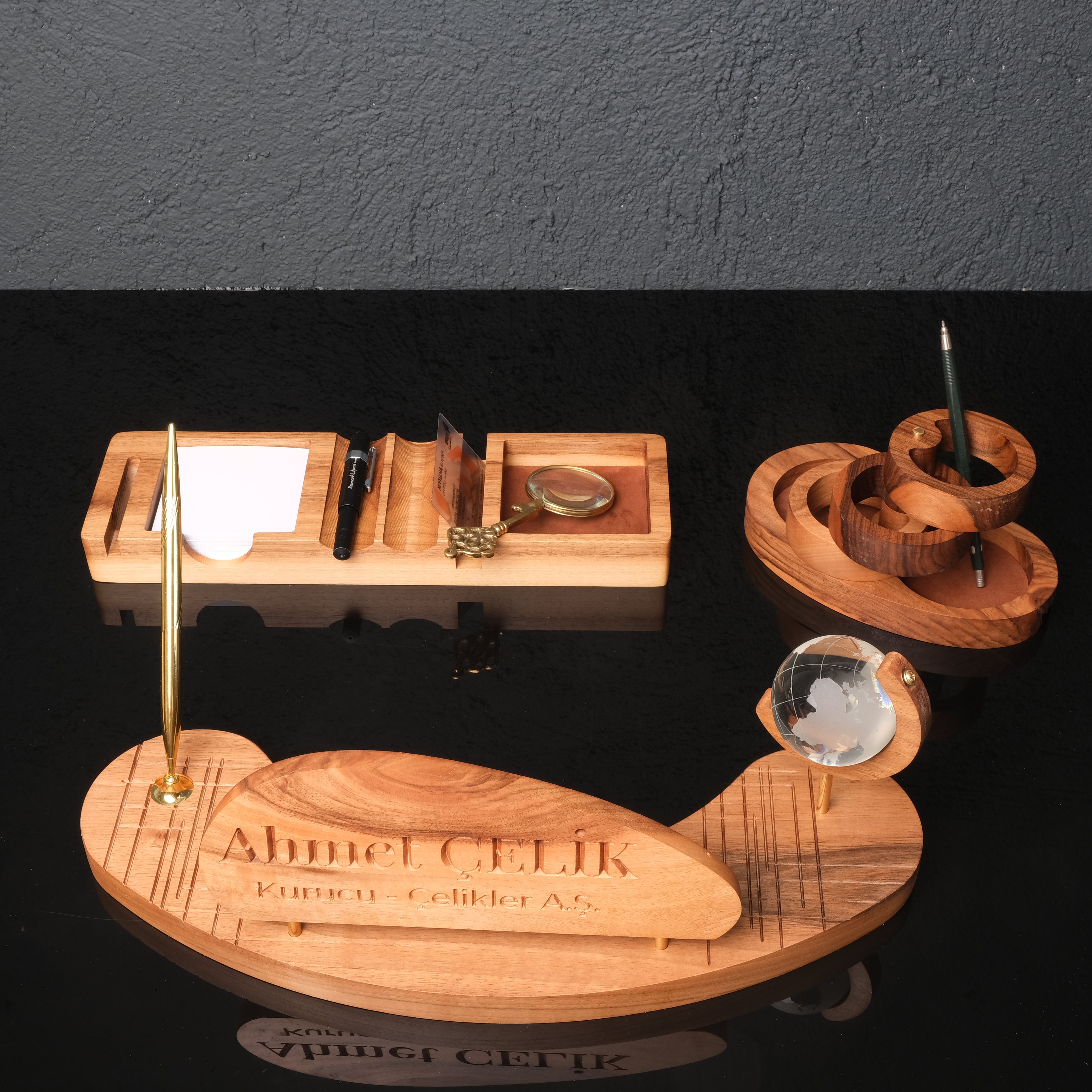 Triarch Set – Masif Ahşap & Pirinç Detaylı 3’lü Prestij Masa Seti