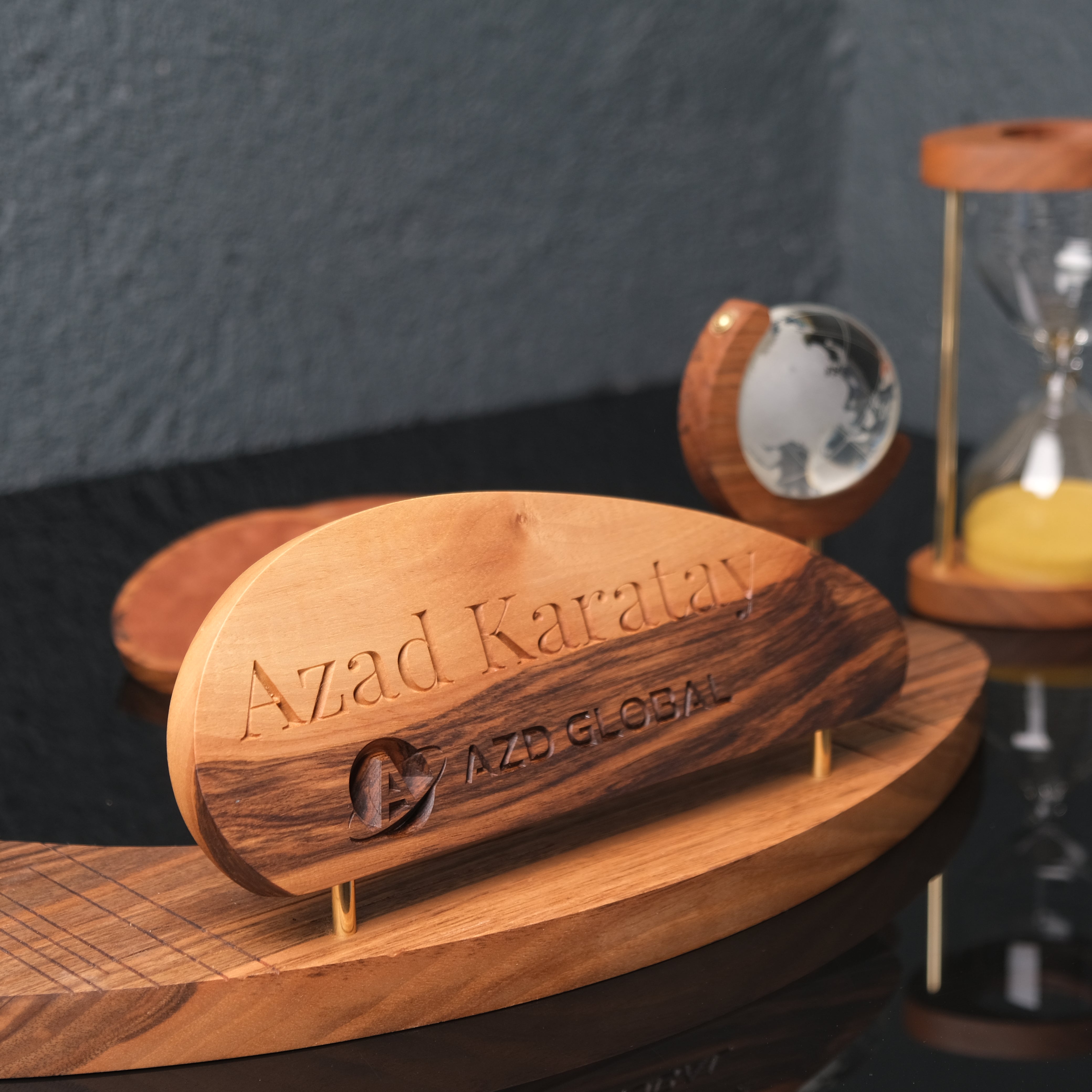 Triarch Prestige Executive Set – 10 Parça El Yapımı Ceviz & Pirinç Yönetici Masa Seti