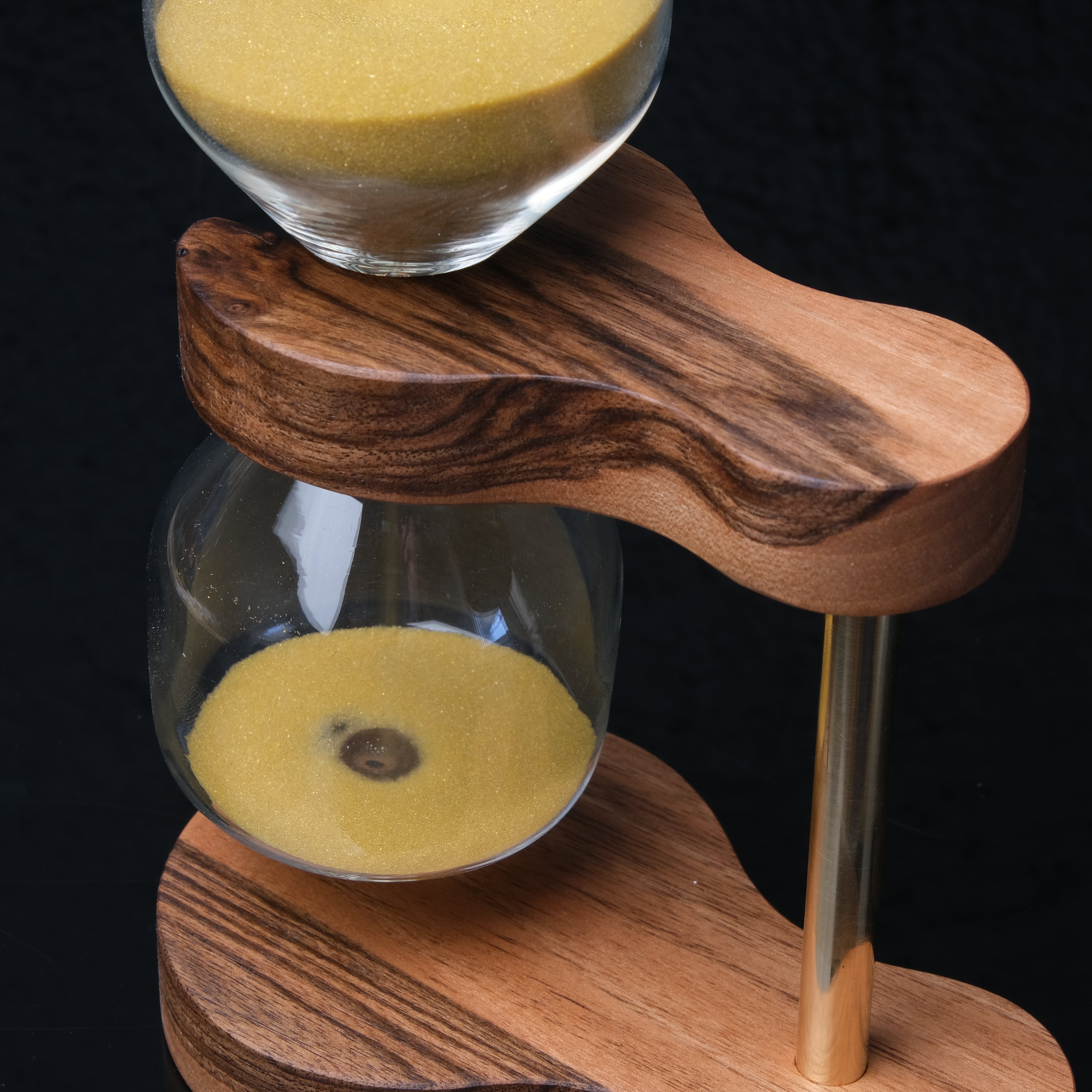 Chronos – Masif Ahşap & Cam Kum Saati | Lüks Masaüstü Ofis Aksesuarı ve Prestijli Hediye