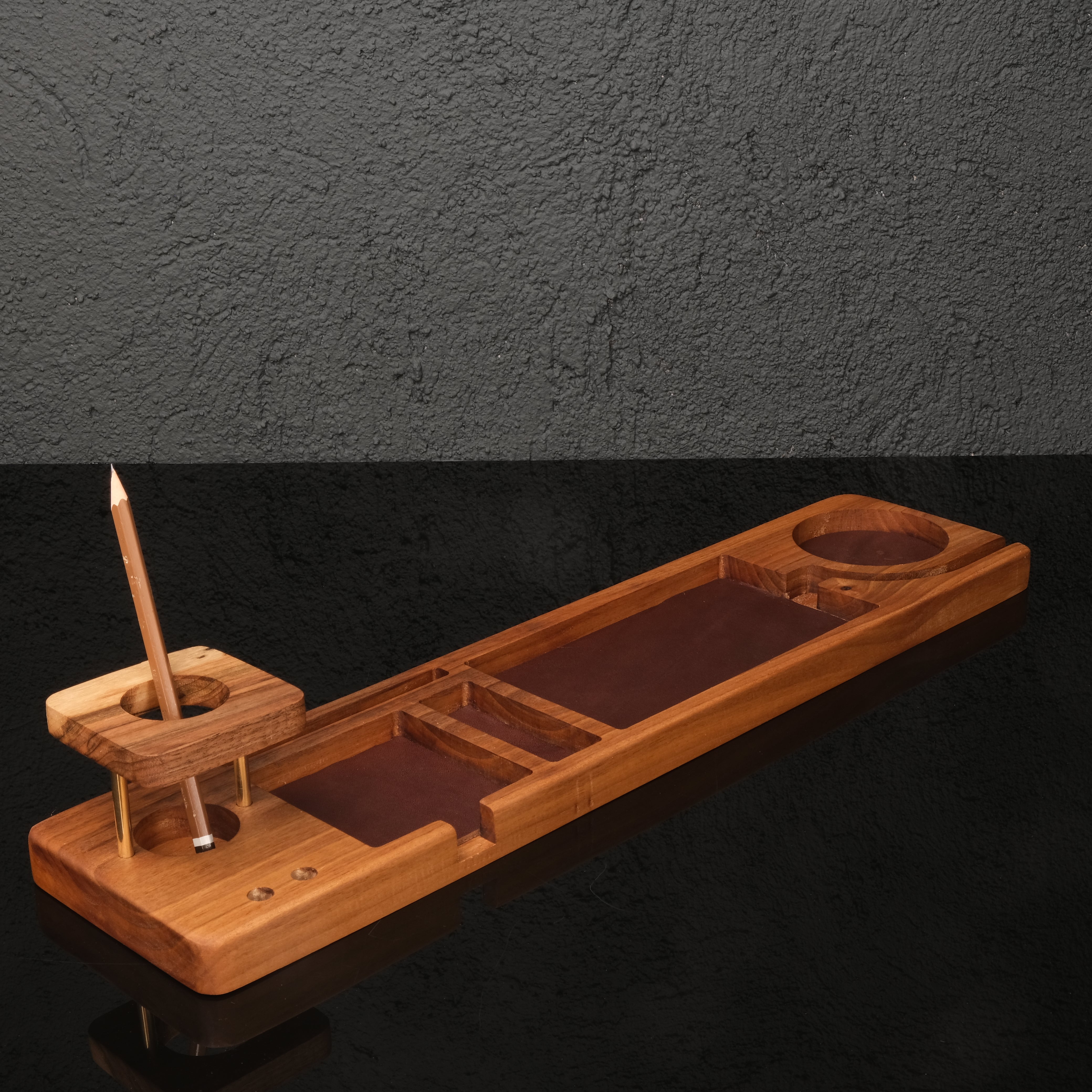 Arcadia – Masif Ceviz Masa Düzenleyici