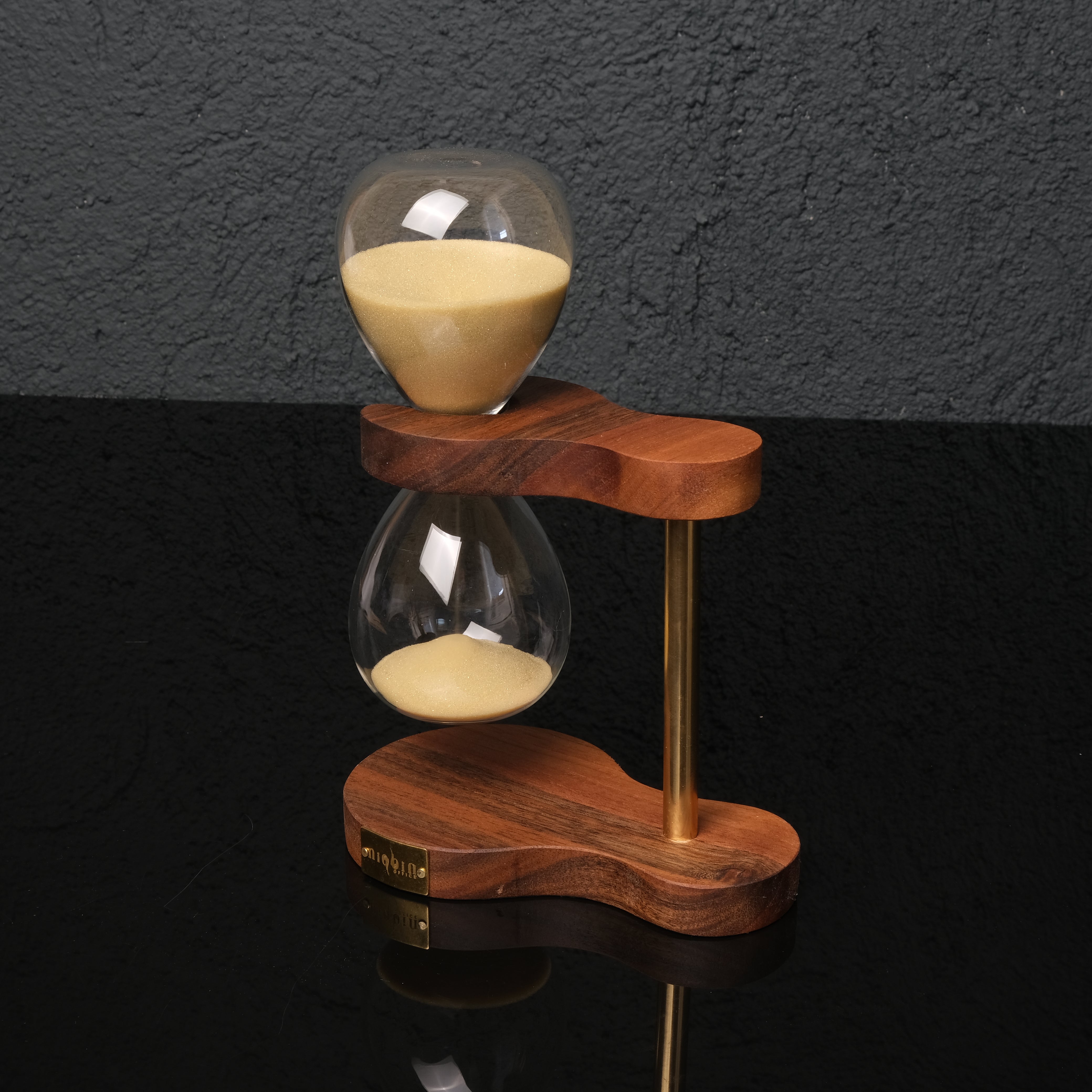 Chronos – Masif Ahşap & Cam Kum Saati | Lüks Masaüstü Ofis Aksesuarı ve Prestijli Hediye