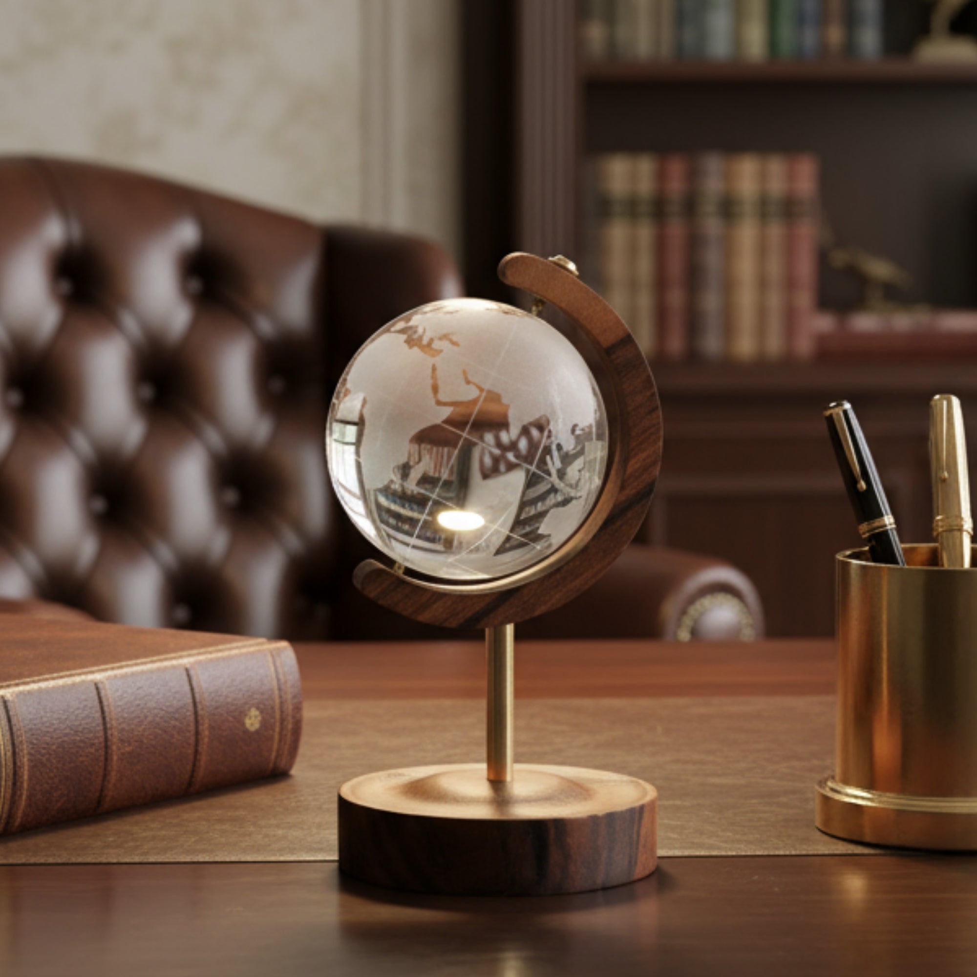 Axis – Ceviz Ağacı ve Pirinç Detaylı Kristal Küre Masaüstü Aksesuarı
