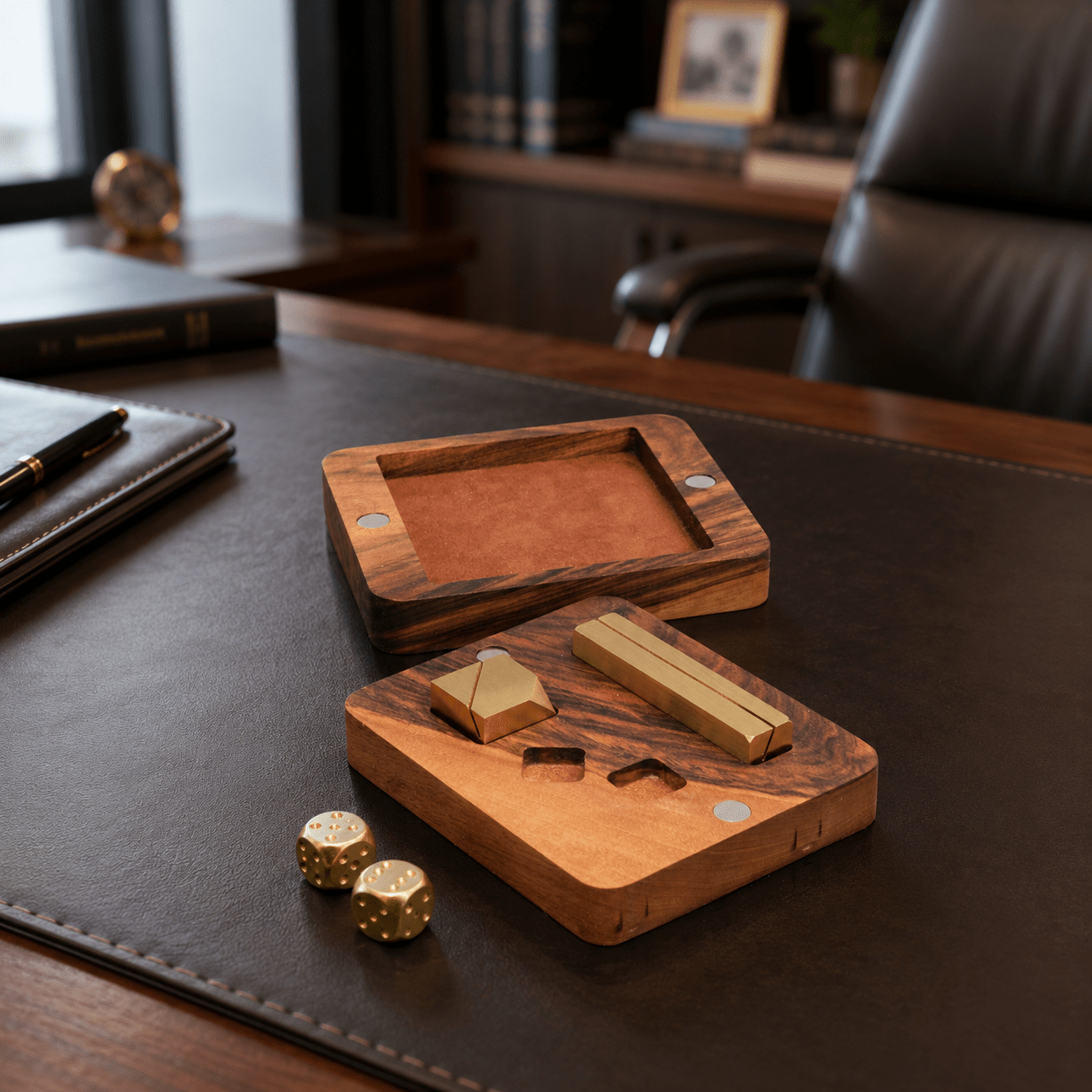 Aurum Signature Set - Kişiye Özel Masif Ceviz ve Som Pirinç Ofis Seti - Niqbin Office