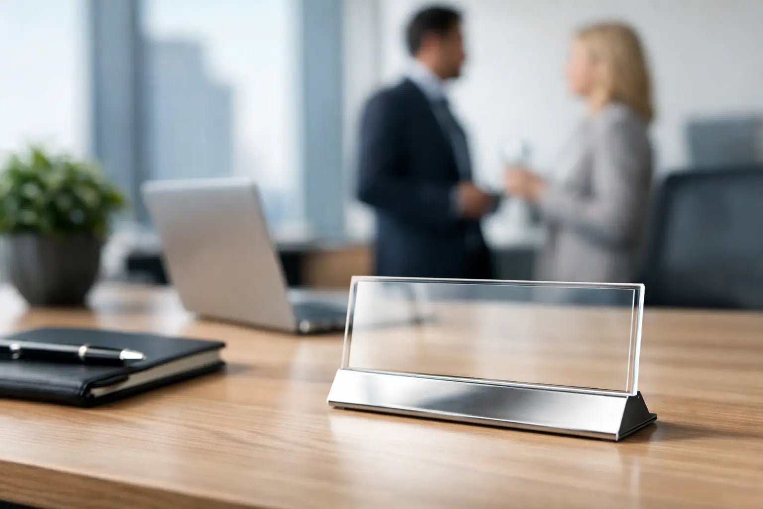 Ofislerde Masa İsimliği Kullanmanın Kurumsal Faydaları - Niqbin Office