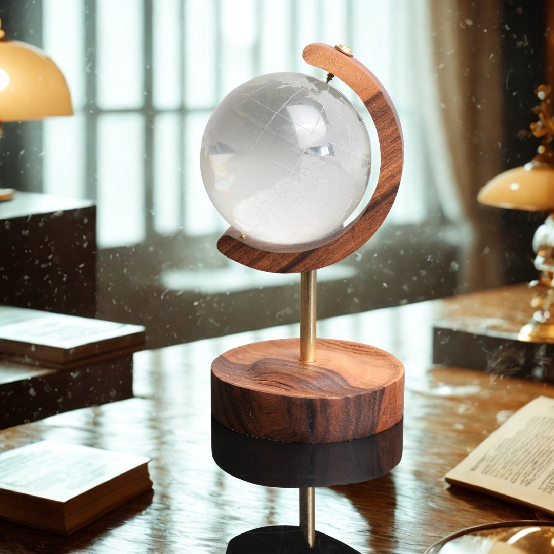 Axis – Ceviz Ağacı ve Pirinç Detaylı Kristal Küre Masaüstü Aksesuarı