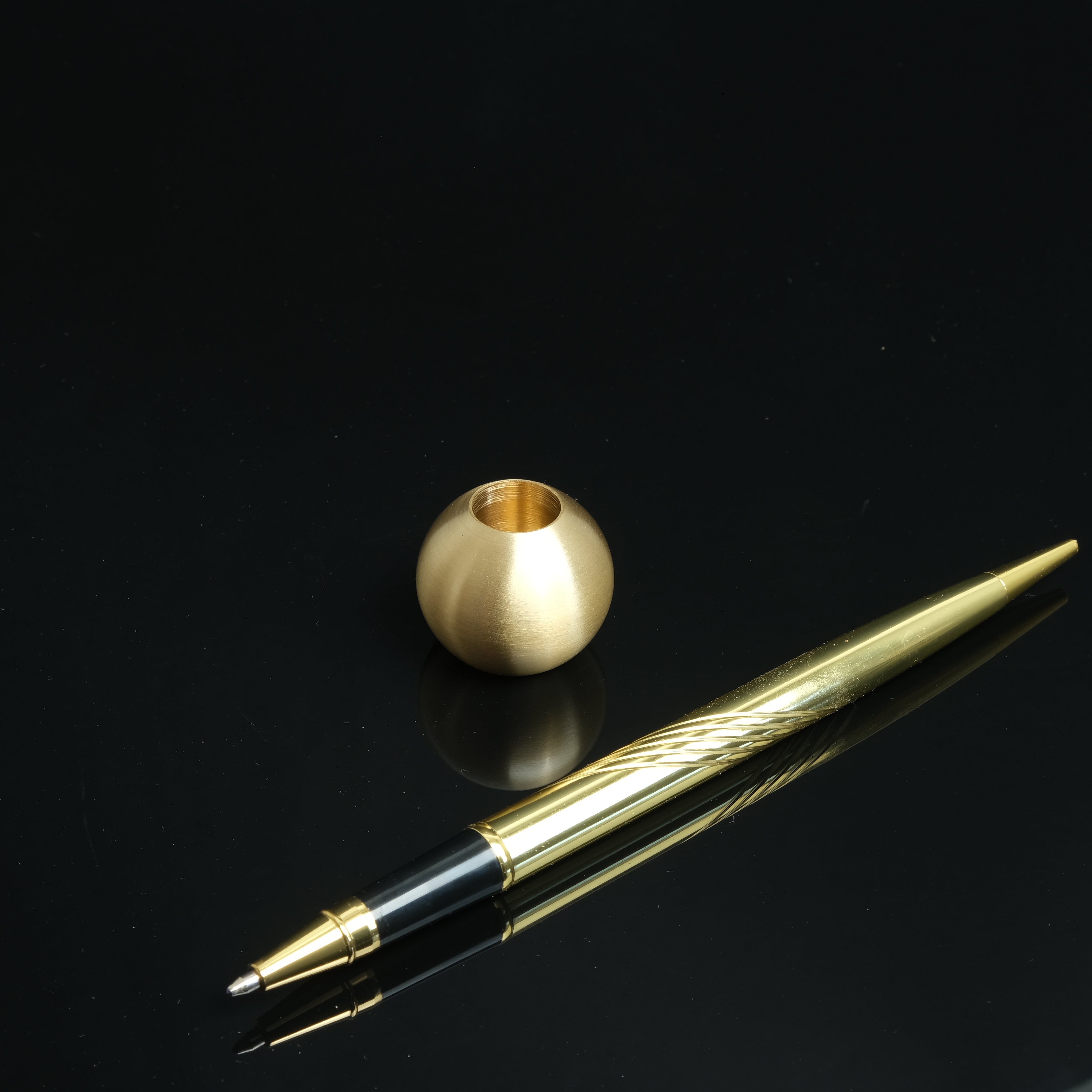 ASYMMETRIC WOODEN PEN HOLDER