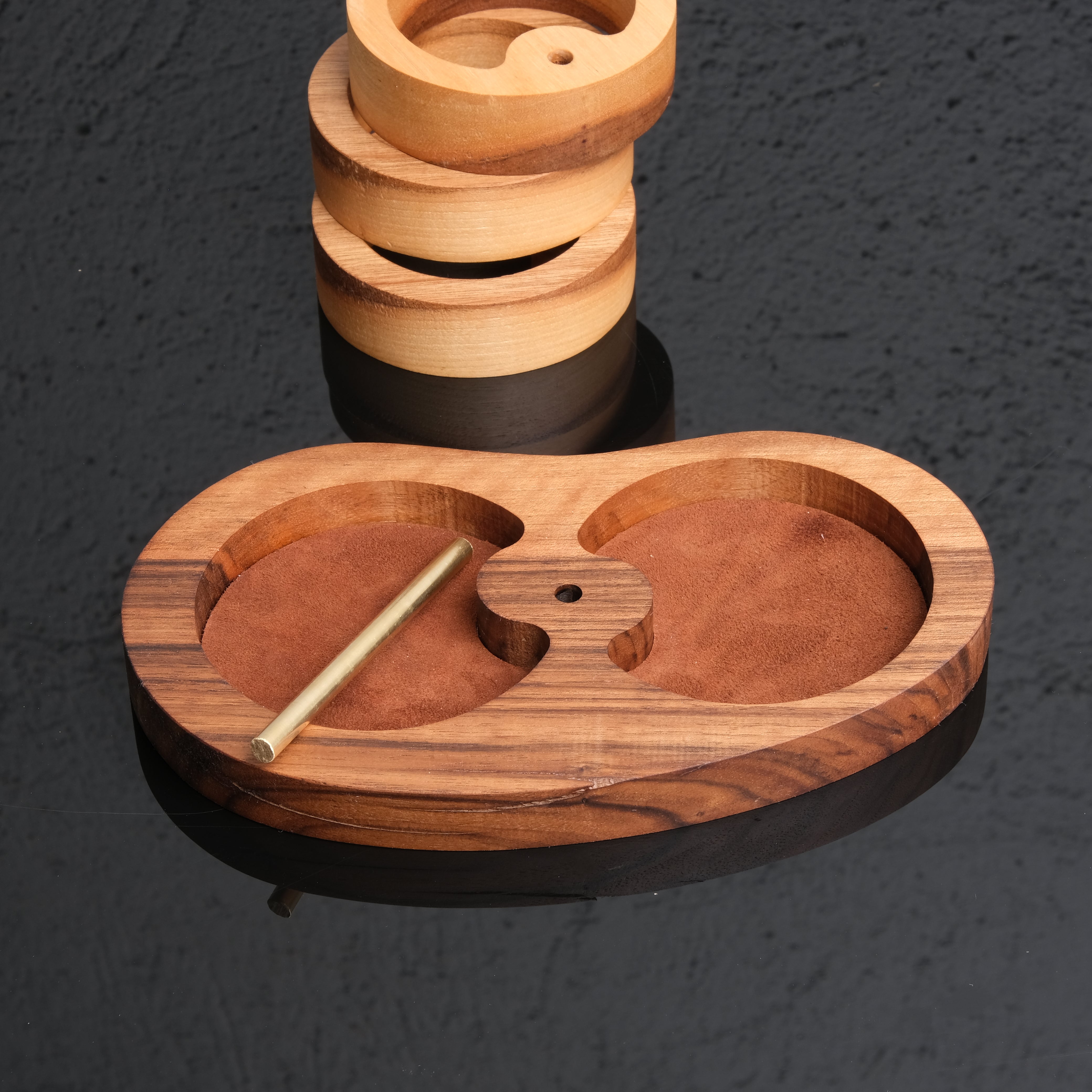 Calista Kalemlik – Masif Ahşap & Pirinç Detaylı Şık Masa Düzenleyici