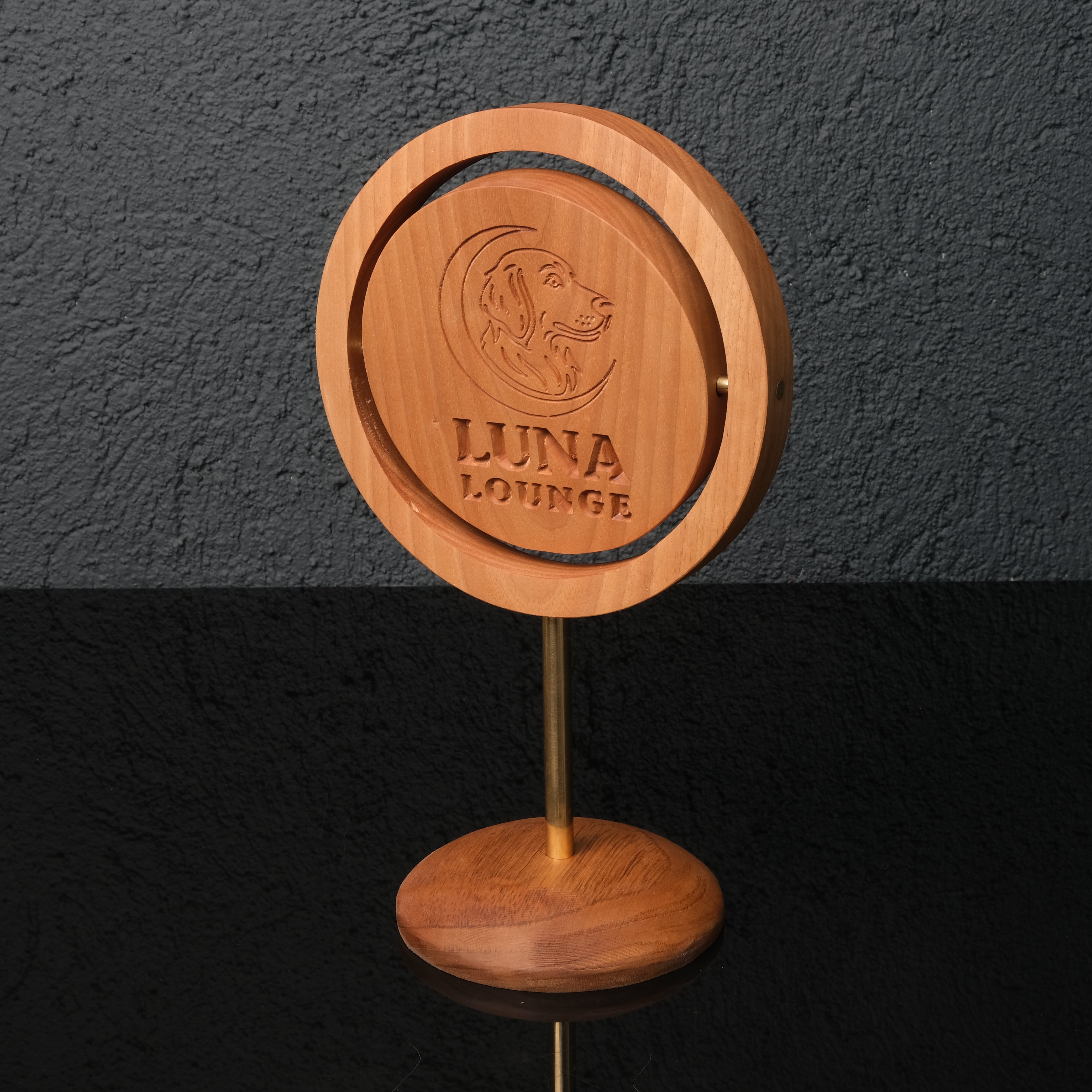 Orbis – Kişiye Özel Döner Masa Objesi (Logo & Motto Tasarımlı)