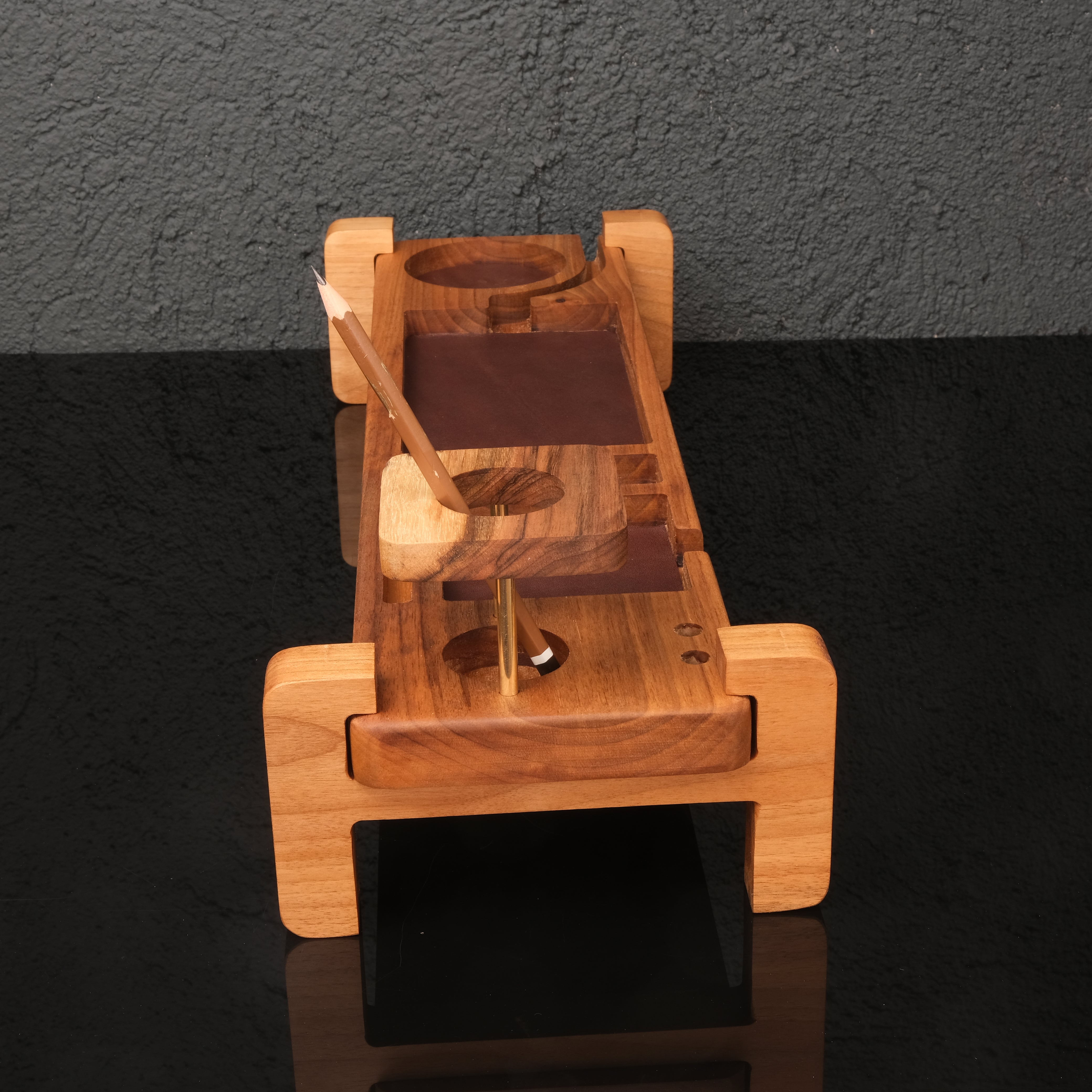 Arcadia – Masif Ceviz Masa Düzenleyici