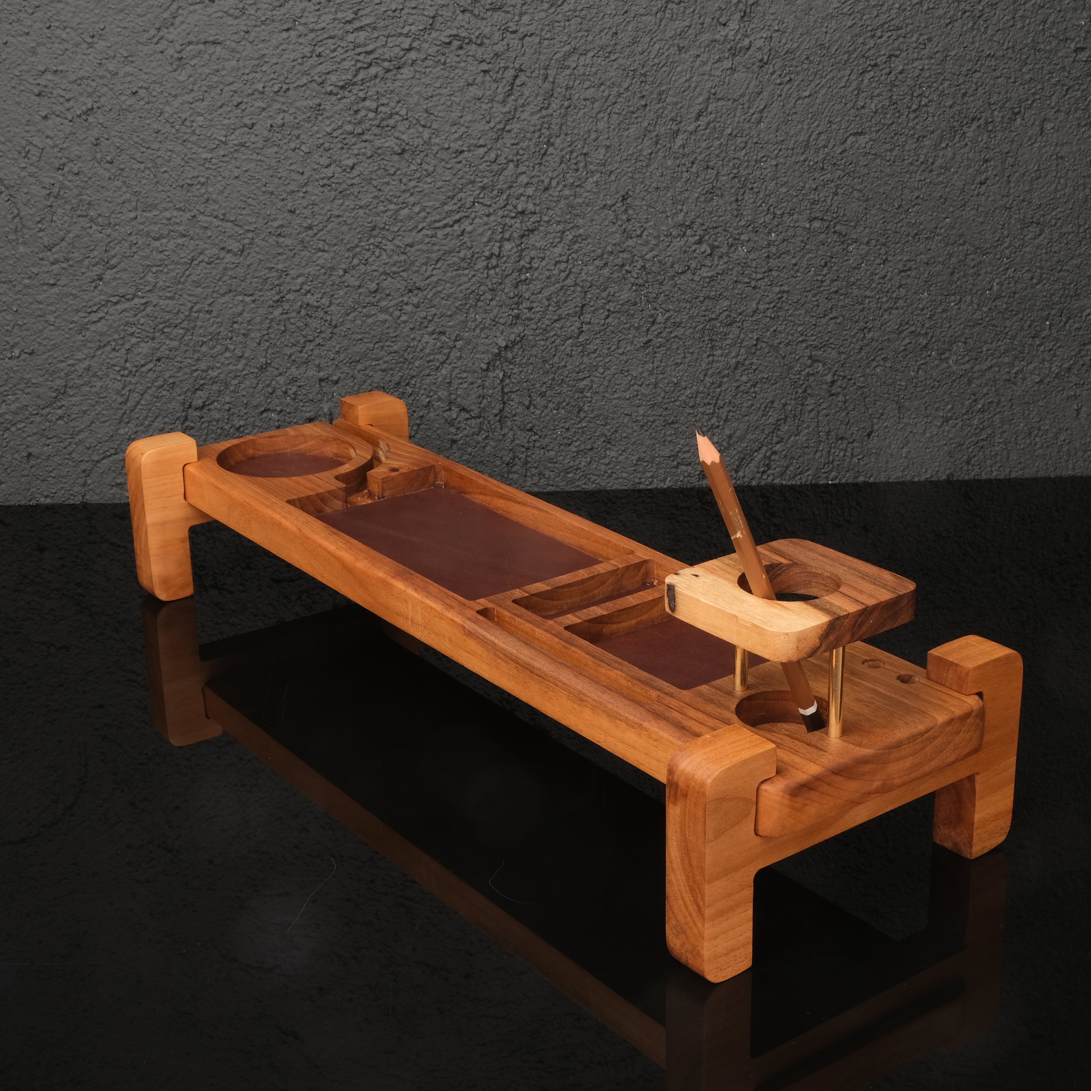 Arcadia – Masif Ceviz Masa Düzenleyici