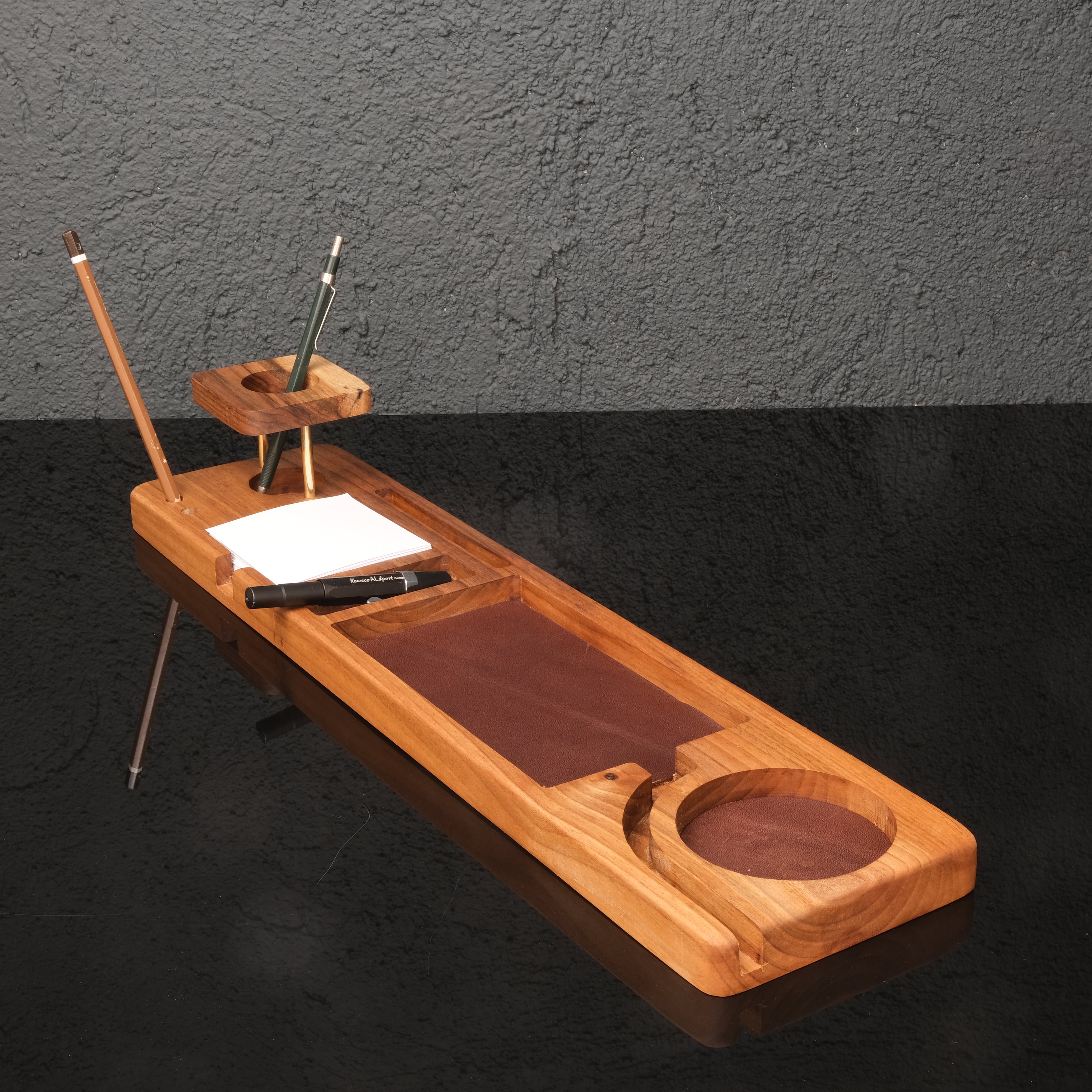 Arcadia – Masif Ceviz Masa Düzenleyici