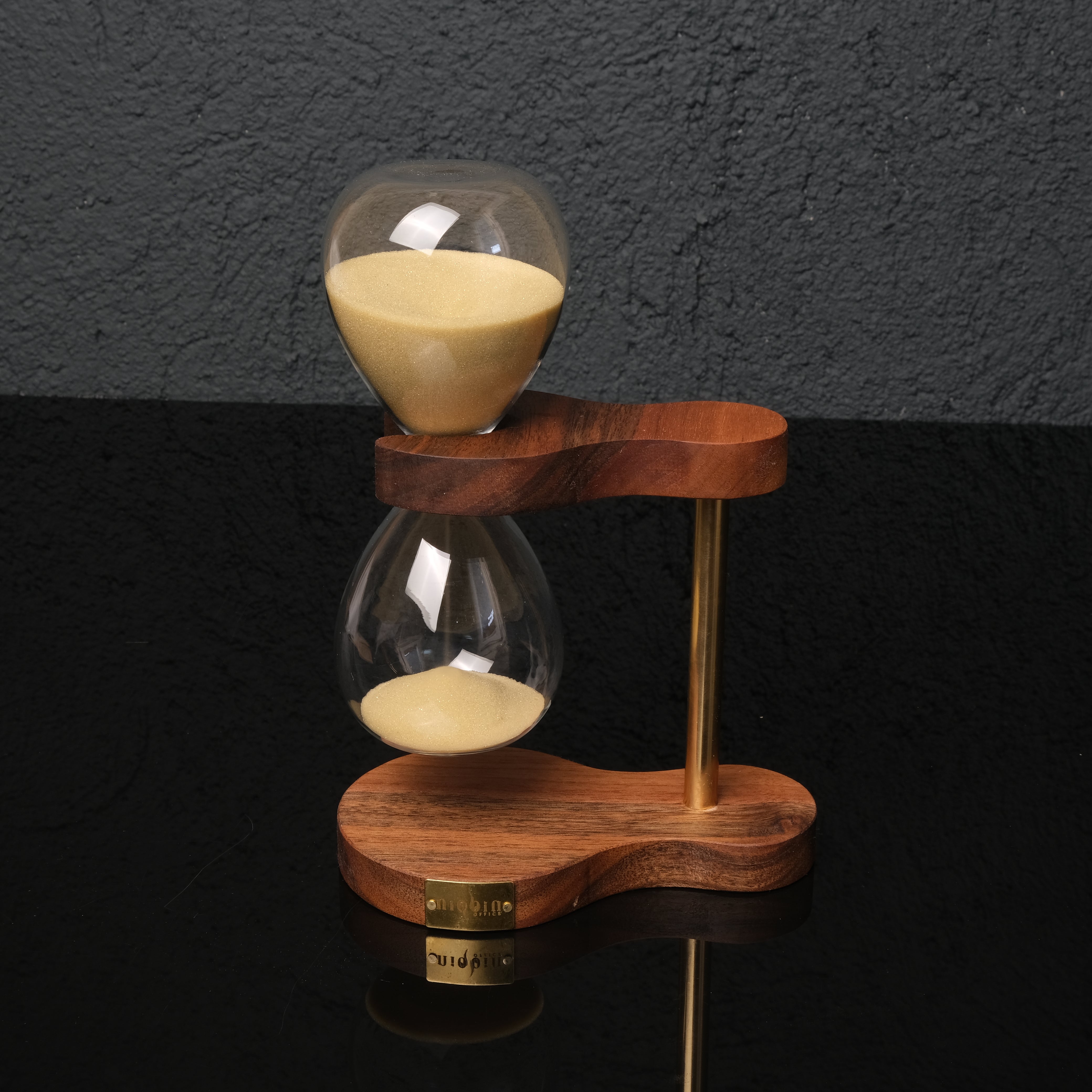 Chronos – Masif Ahşap & Cam Kum Saati | Lüks Masaüstü Ofis Aksesuarı ve Prestijli Hediye