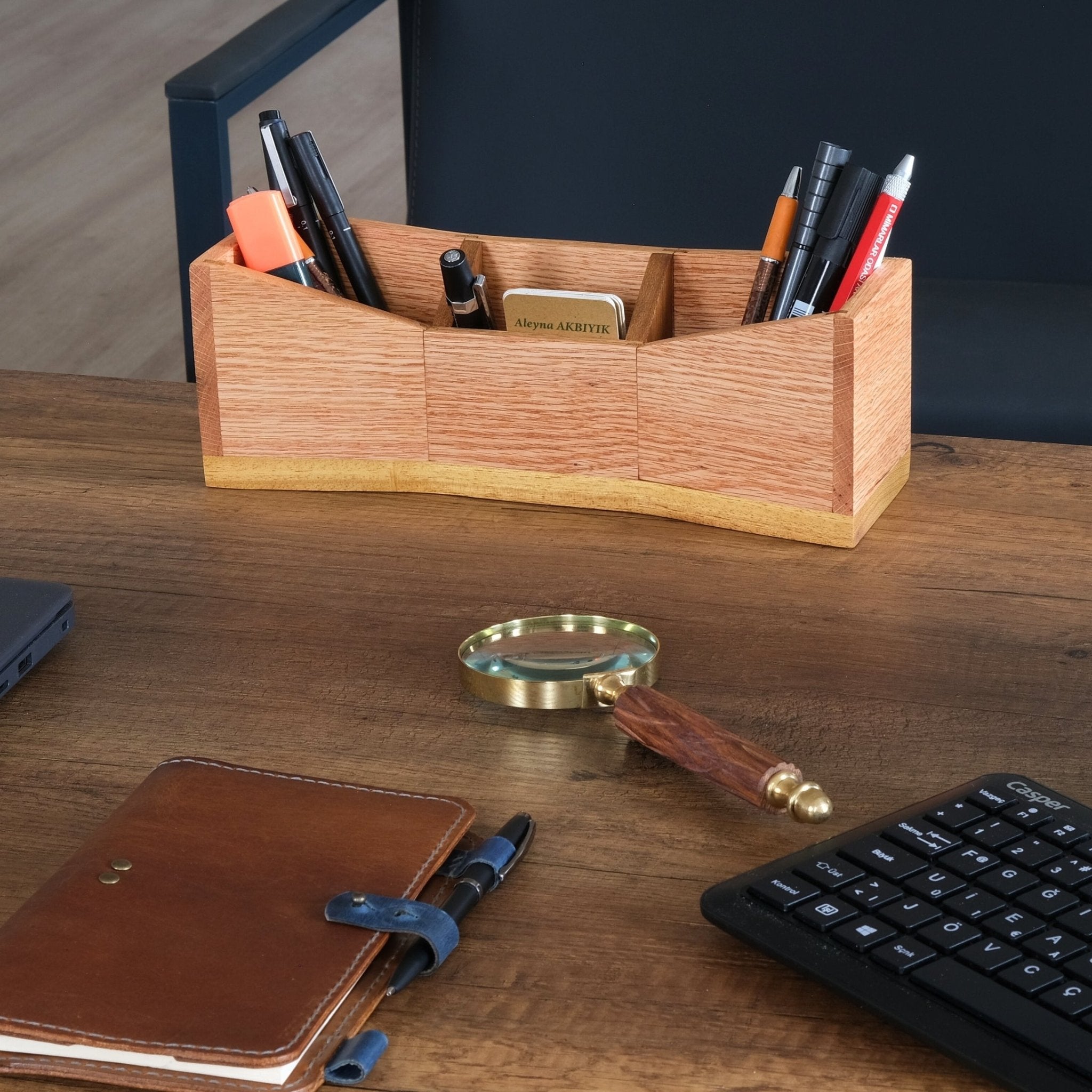 ASİMETRİK AHŞAP KALEMLİK - Niqbin Office