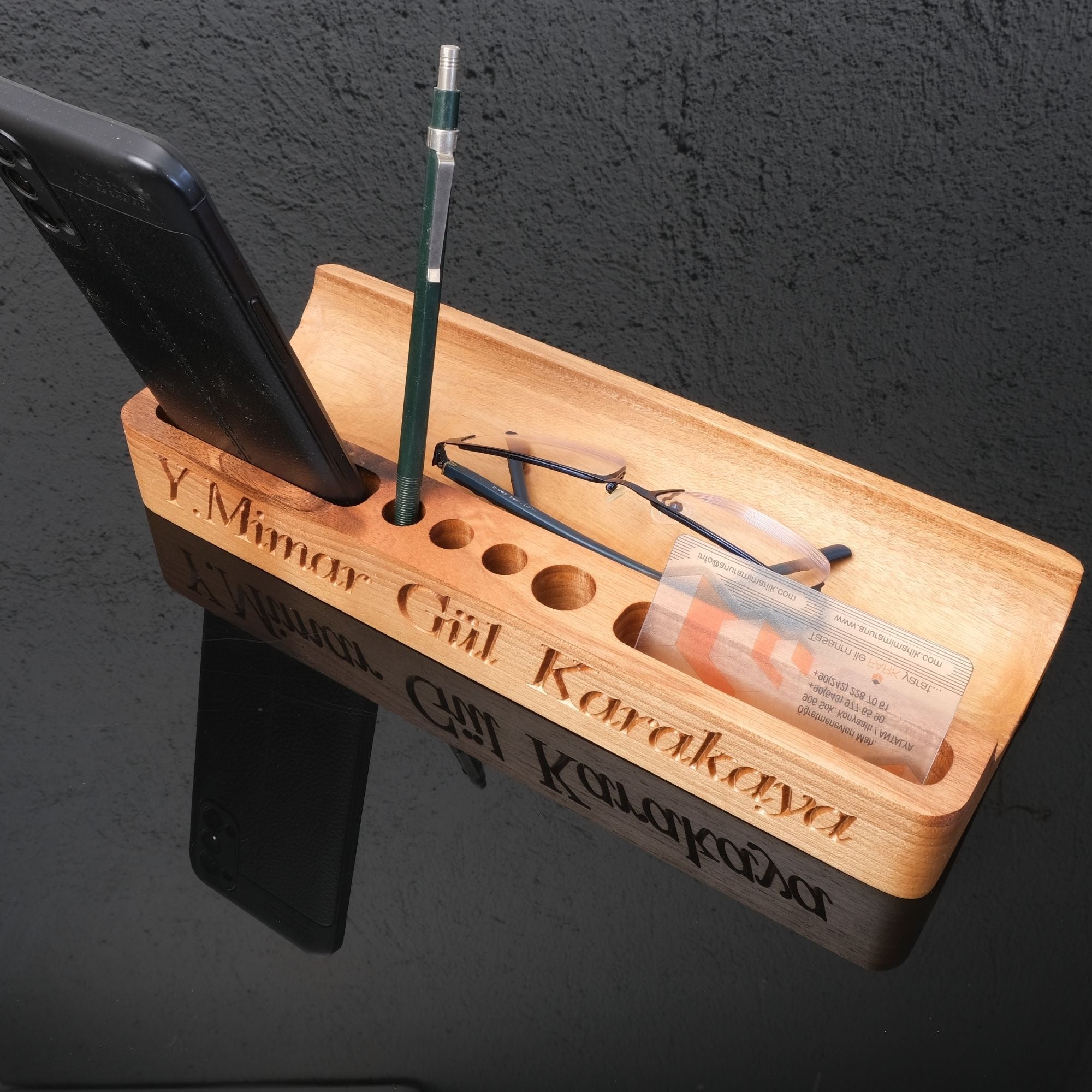 Mira Station – Kişiye Özel Lüks Ahşap Masa Düzenleyici - Niqbin Office